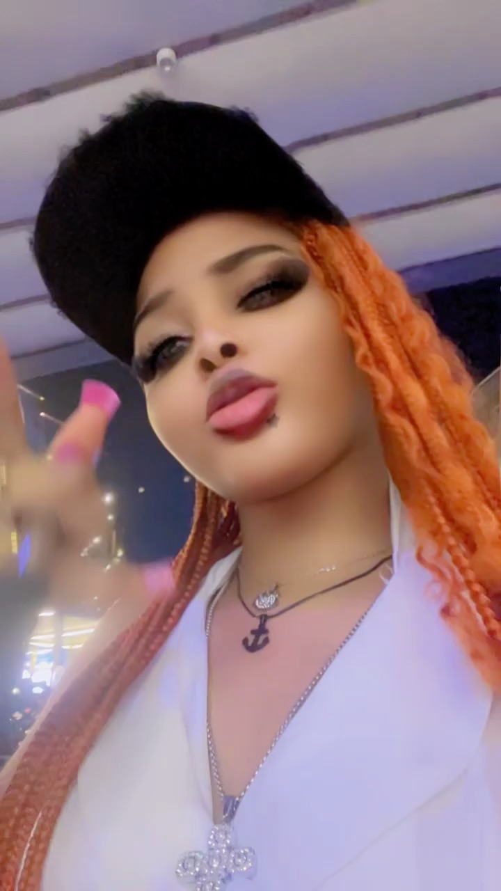 Live girl online now on SuperLive — Salty